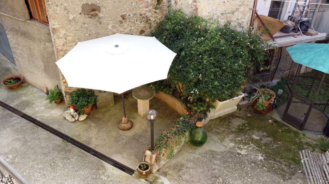 La corte di Quiliano Esterno foto